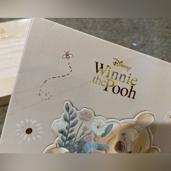 Disney Winnie the Pooh 12 Eye Shadow Palette & 8 Nail Polish Collection New - Picture 4 of 8